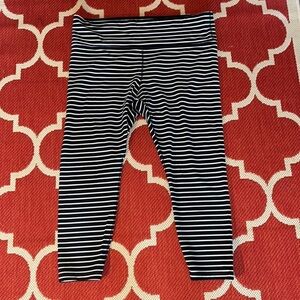 ATHLETA black and white stripe cropped leggings slimming size 1 X